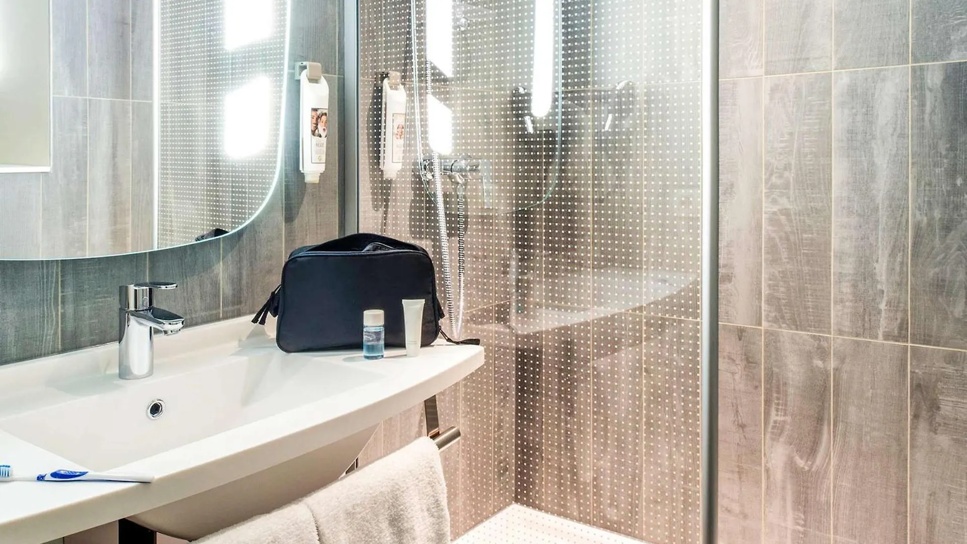 Ibis 17 Clichy-batignolles Hotel